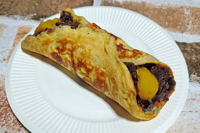 あんこと栗の甘露煮のもち生地ロールケーキを作る