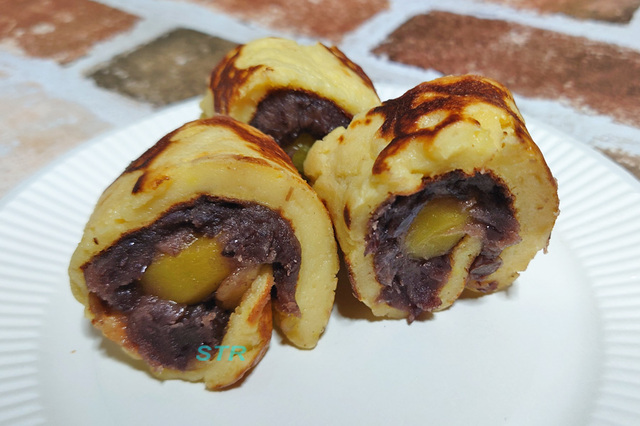 あんこと栗の甘露煮のもち生地ロールケーキを作る