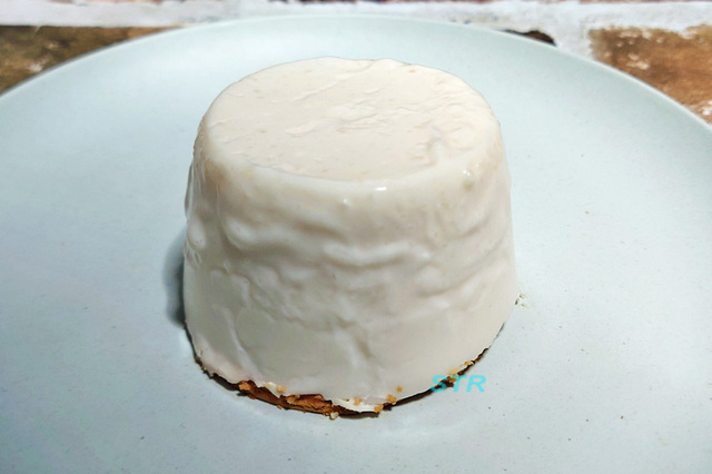 カップヨーグルトでレアチーズケーキを作る