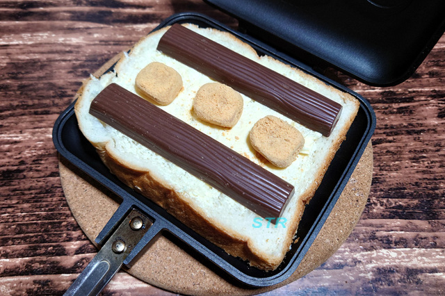 ホットサンドメーカーで駄菓子サンドを作る その4
