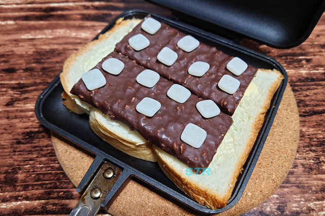 ホットサンドメーカーで駄菓子サンドを作る その5