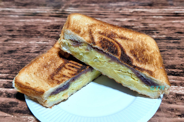 ホットサンドメーカーでさつまいもあんこサンドを作る