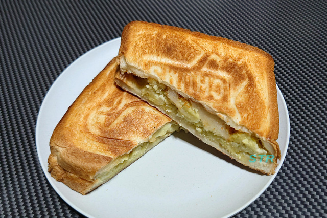 ホットサンドメーカーで金時いもきな粉餅サンドを作る