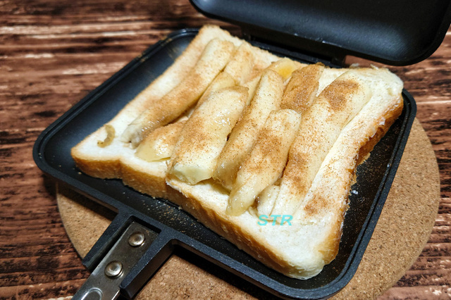 ホットサンドメーカーでバナナシナモンサンドを作る