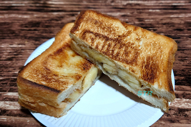 ホットサンドメーカーでバナナシナモンサンドを作る