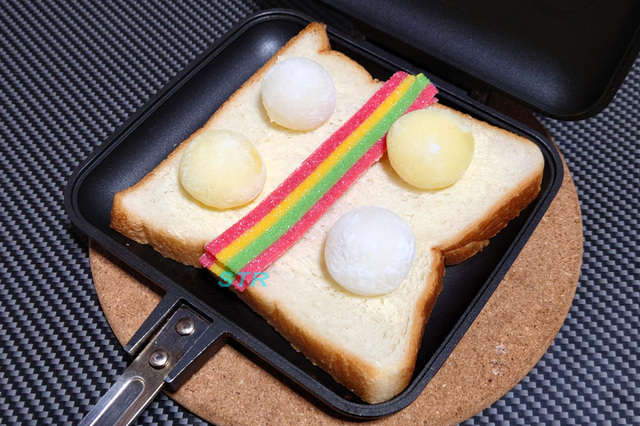 ホットサンドメーカーで駄菓子サンドを作る その6