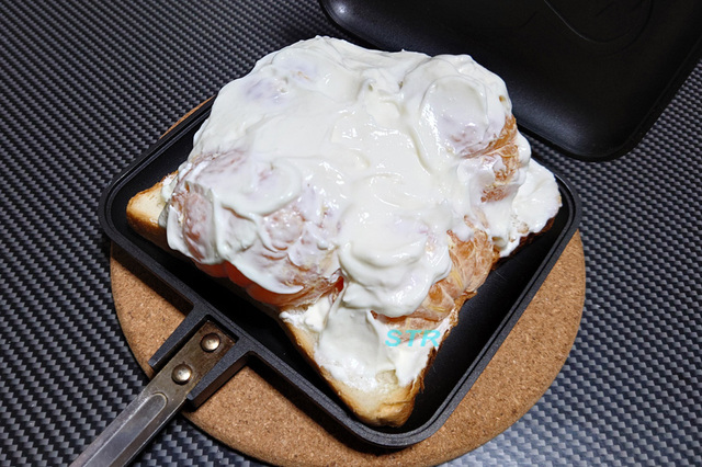 ホットサンドメーカーでクリームチーズヨーグルトオレンジサンドを作る
