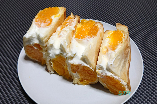 ホットサンドメーカーでクリームチーズヨーグルトオレンジサンドを作る