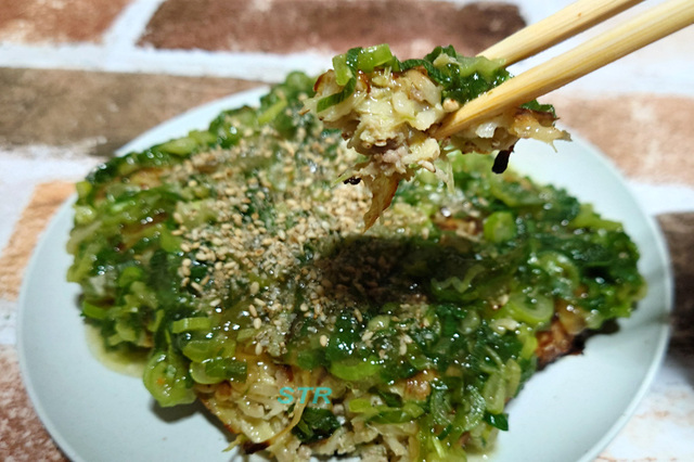 ホットサンドメーカーでネギ塩あんかけラーメンハンバーグを作る
