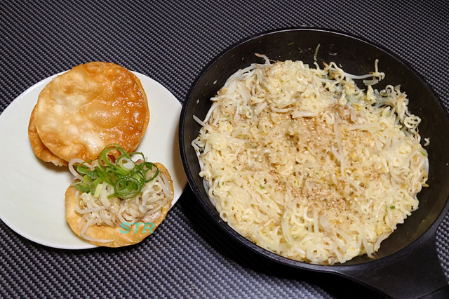 ニコイチ塩ラーメンギョウザ定食を作る