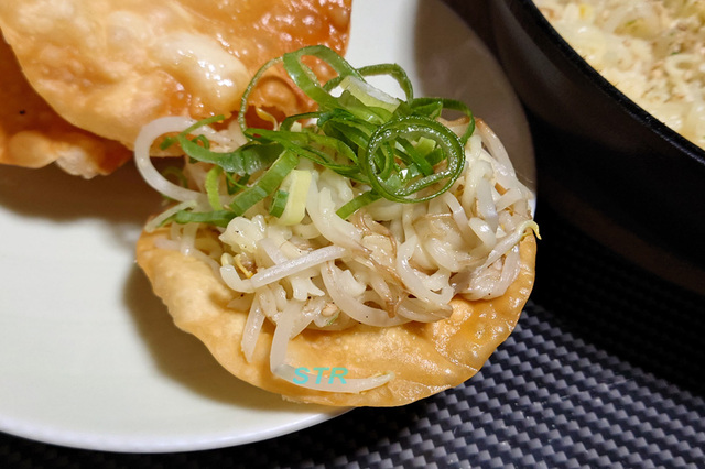 ニコイチ塩ラーメンギョウザ定食を作る