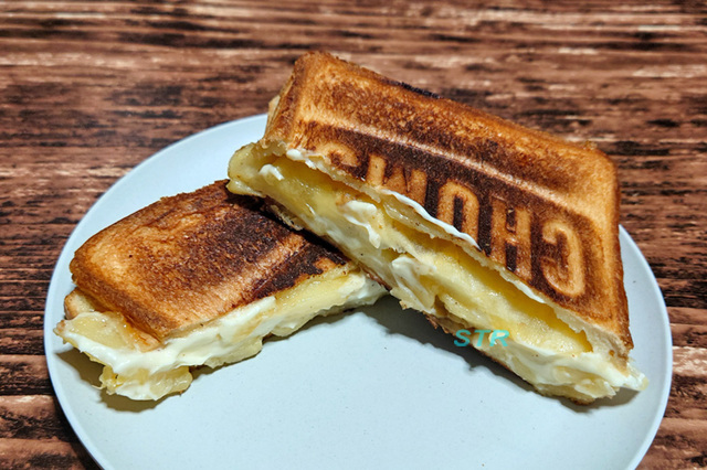 ホットサンドメーカーでクリームチーズアップルサンドを作る