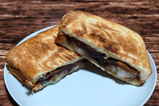 ホットサンドメーカーであん餅きな粉サンドを作る