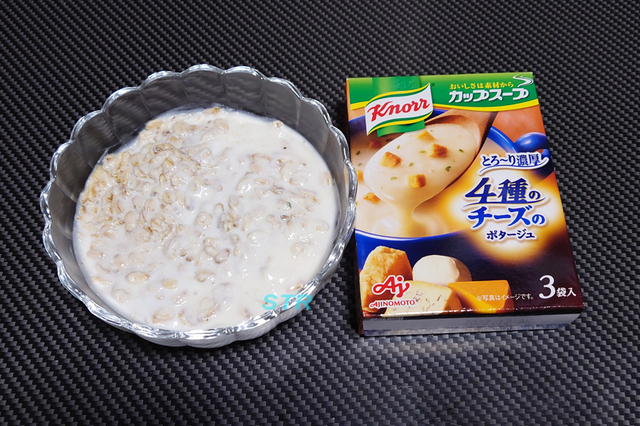 ヨーグルト4種のチーズポタージュオーバーナイトオーツを作る