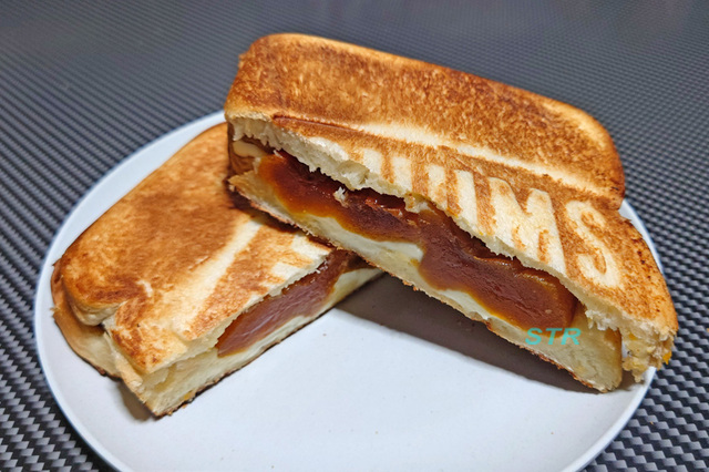 ホットサンドメーカーで干し柿クリームチーズサンドを作る