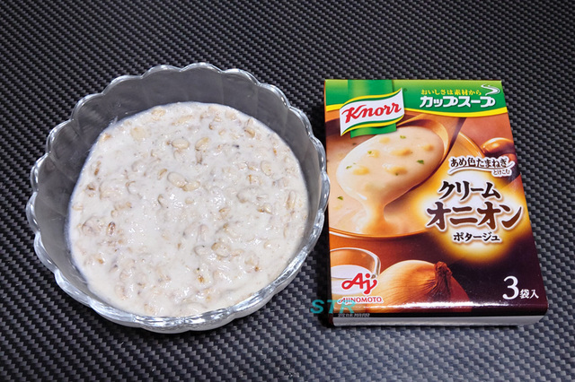 ヨーグルトクリームオニオンポタージュオーバーナイトオーツを作る