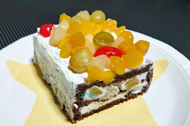 チョコパウンドケーキでデコレーションケーキを作る