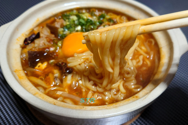 とろっとあんかけシビレまぜそば鍋を作る
