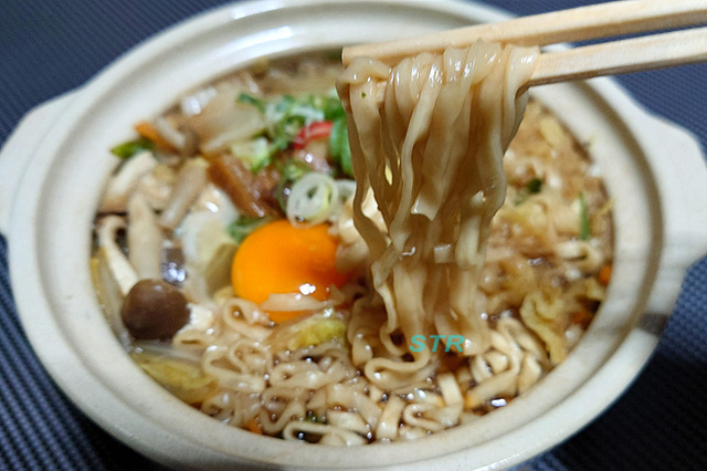牛すきうどん鍋を作る