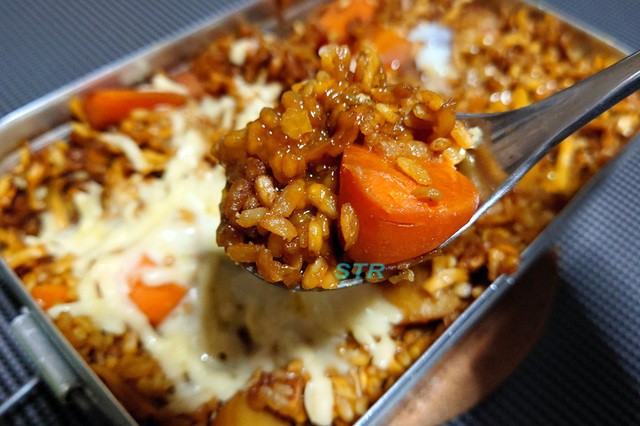 メスティンでゴーゴーカレーカレーヌードル辛口飯を作る