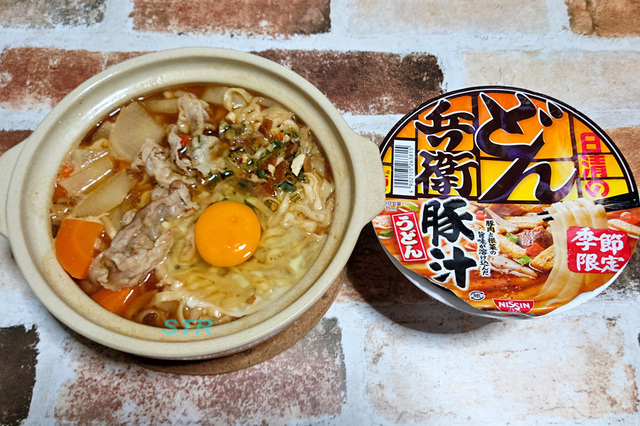 どん兵衛豚汁うどん鍋を作る