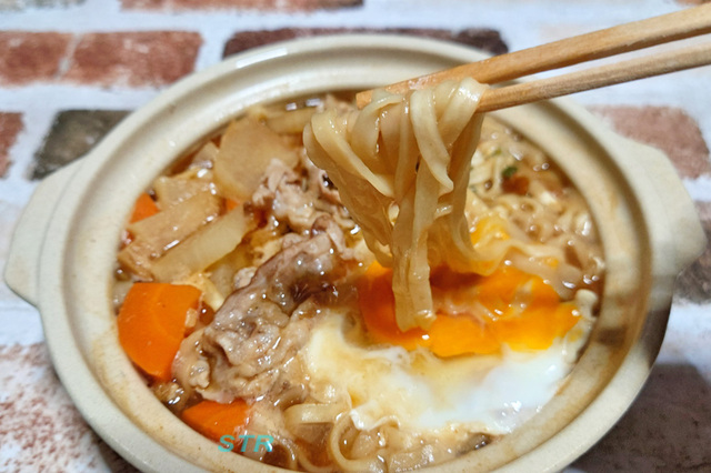 どん兵衛豚汁うどん鍋を作る