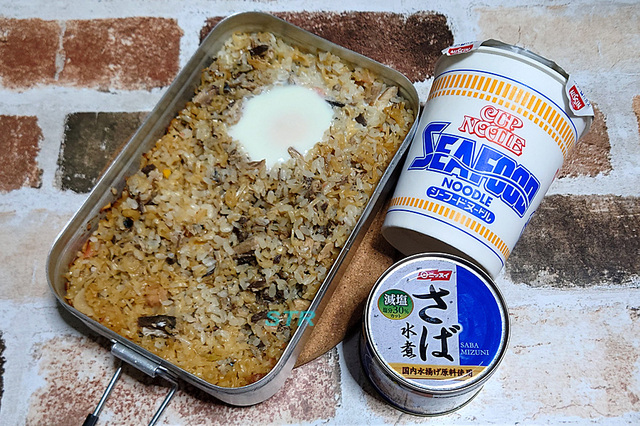メスティンでサバ水煮シーフードヌードル飯を作る