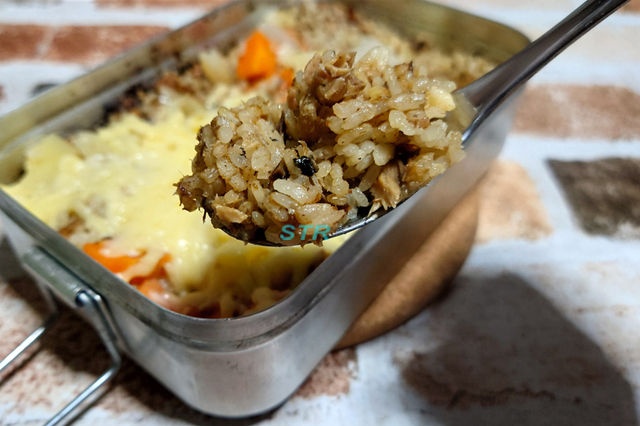 メスティンでサバ味噌カレーチーズ飯を作る