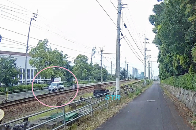 高松市福岡町4丁目 沖松島駅東側踏切での一時不停止違反取り締まり