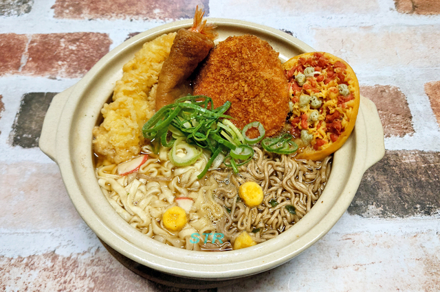 紫のいたち(?)を食べる