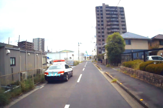 宇多津町浜四番丁 ザグザグ宇多津店前交差点での指定方向外進行禁止取り締まり