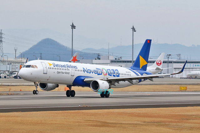 高松空港にベトラベル航空機 飛来