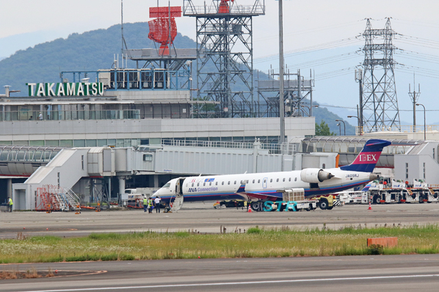 高松空港にアイベックスエアラインズ機 飛来