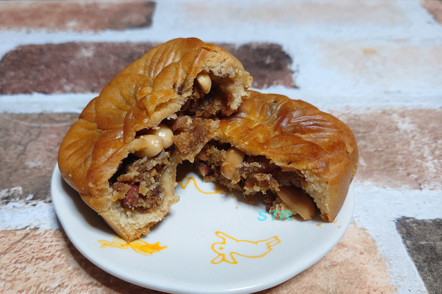 3時のおやつにベトナムの饅頭(?)を食べる